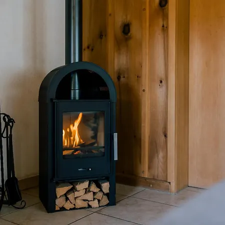 Alpine Hideaway Near Brienz With Hot Tub & Parking