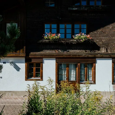 Alpine Hideaway Near Brienz With Hot Tub & Parking *