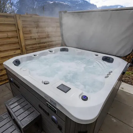 Alpine Hideaway Near Brienz With Hot Tub & Parking 아파트