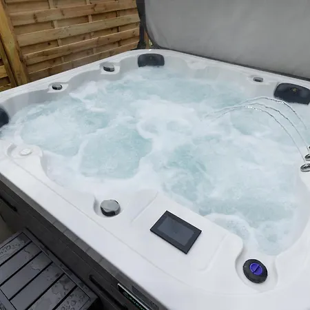 Apartamento Alpine Hideaway Near Brienz With Hot Tub & Parking