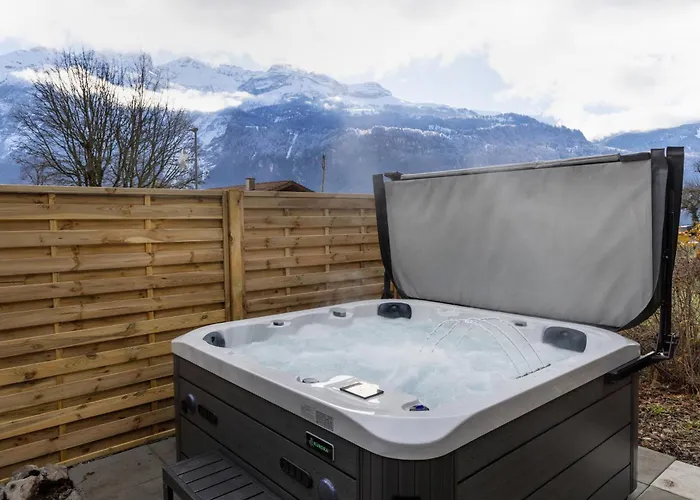 Alpine Hideaway Near Brienz With Hot Tub & Parking Kienholz